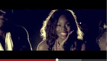 La chanteuse Askia. © Capture d'écran YouTube.