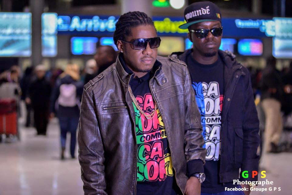 A gauche le rappeur Camerounais Maahlox en France lors de sa tournée en 2016