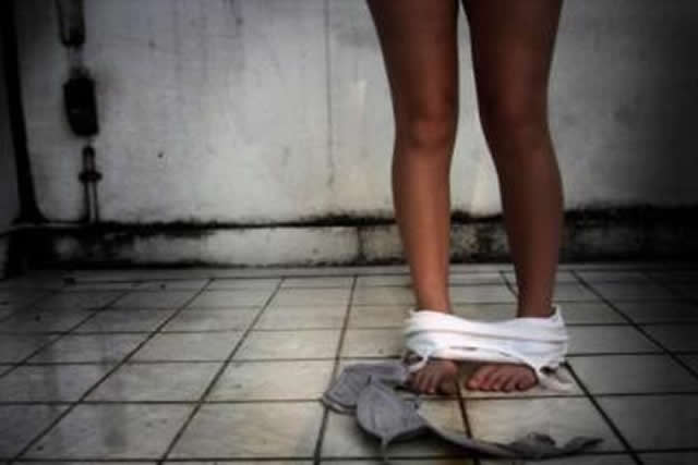 femme prostitution cellule pieds